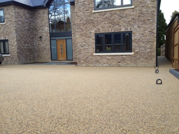Resin bound surfacing at eco-friendly house